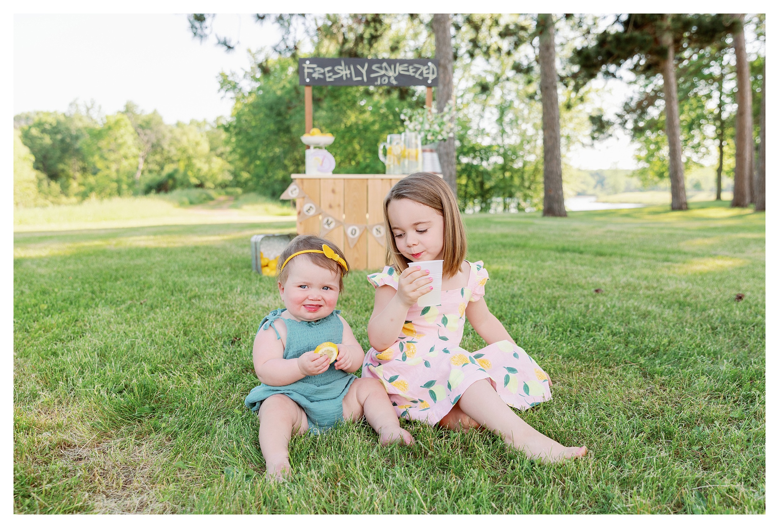 Sister pose at lemonade stand mini session in Wausau, WI at Sunnyvale park 