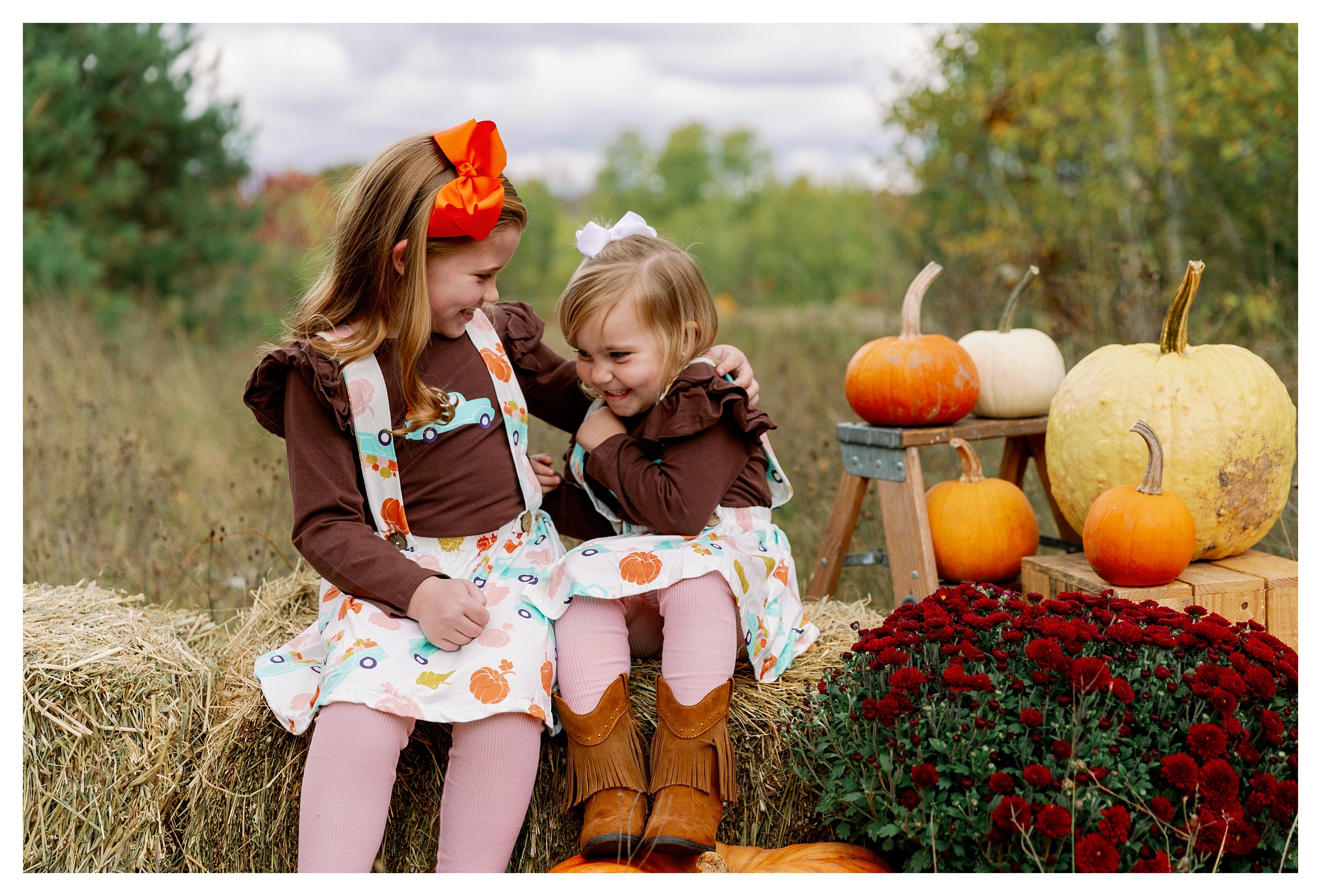 fall themed family mini session with pumpkins, hay bales, mums at Wausau Par